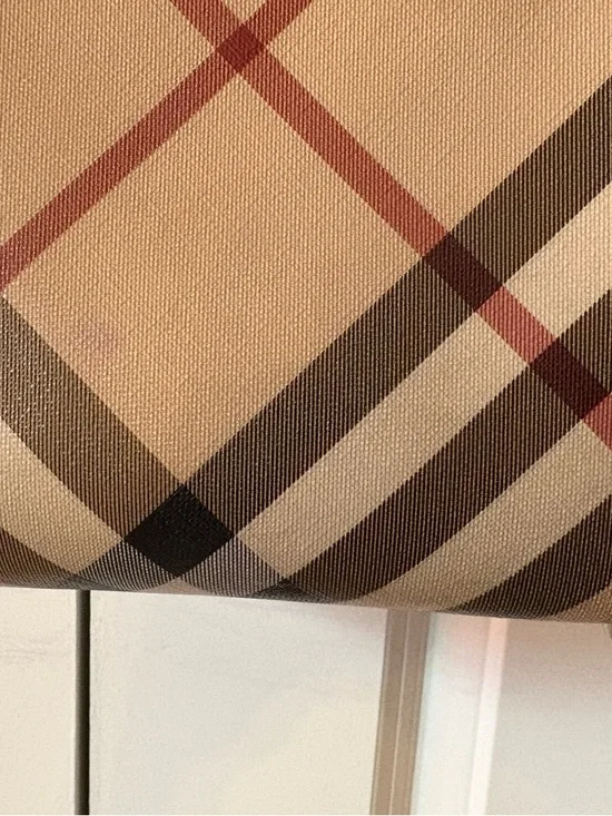 Vintage Burberry Tote Bag. Black Patent Leather Straps. Classic Plaid. - Picture 3 of 6